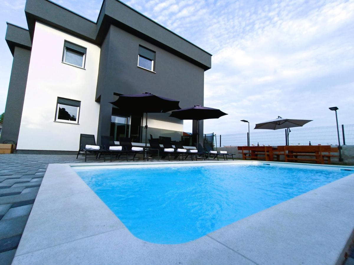 Villa Nikolina - Luxury Villa With 5 Bedrooms And Swimming Pool Vodnjan Luaran gambar