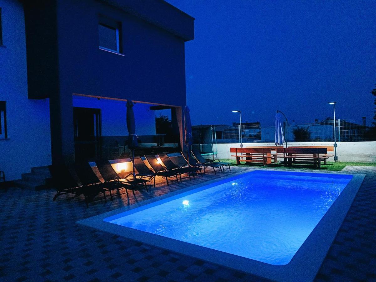 Villa Nikolina - Luxury Villa With 5 Bedrooms And Swimming Pool Vodnjan Luaran gambar