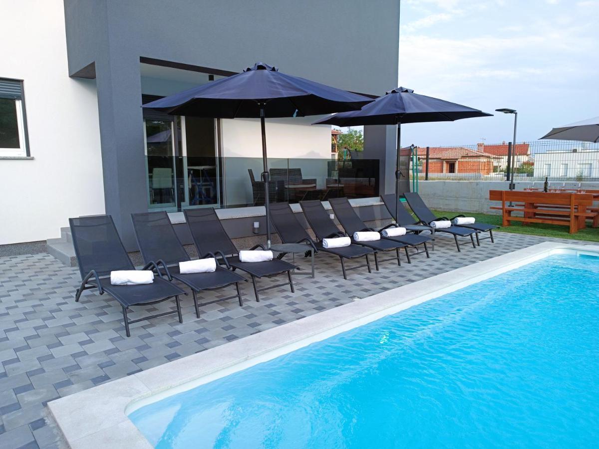 Villa Nikolina - Luxury Villa With 5 Bedrooms And Swimming Pool Vodnjan Luaran gambar
