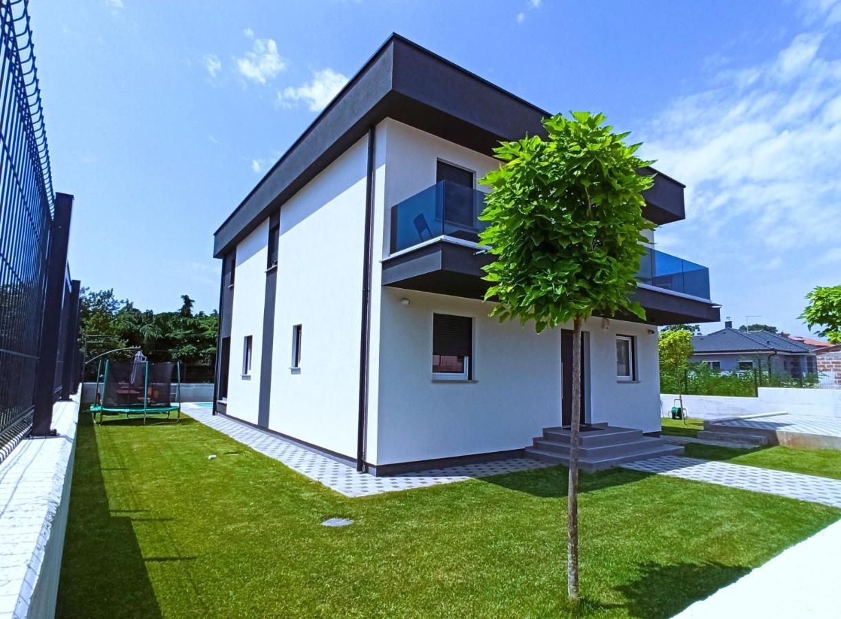 Villa Nikolina - Luxury Villa With 5 Bedrooms And Swimming Pool Vodnjan Luaran gambar