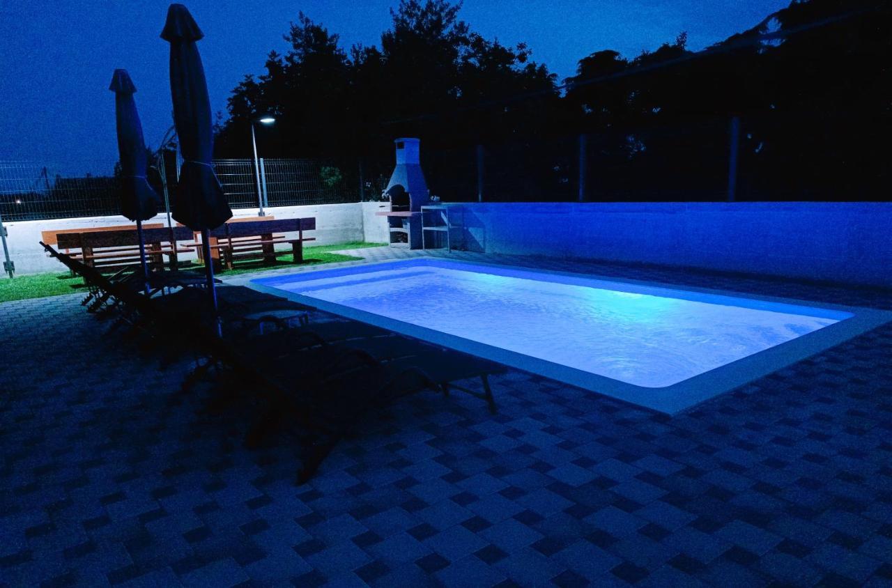 Villa Nikolina - Luxury Villa With 5 Bedrooms And Swimming Pool Vodnjan Luaran gambar